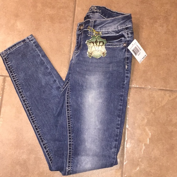 Ladies/Teen Jeans - Picture 2 of 7